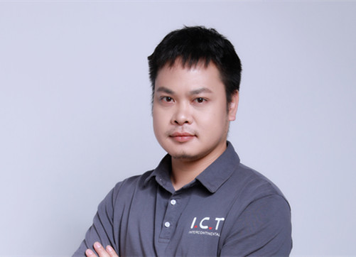 Inginerul SMT Machine Peter