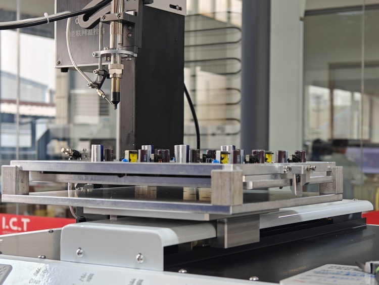 Test de probă de robot de lipit ICT 02