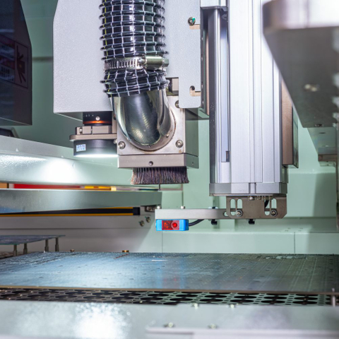 TIC | Mașină de găurit și dirijare pentru circuite circuite PCB Aurotek