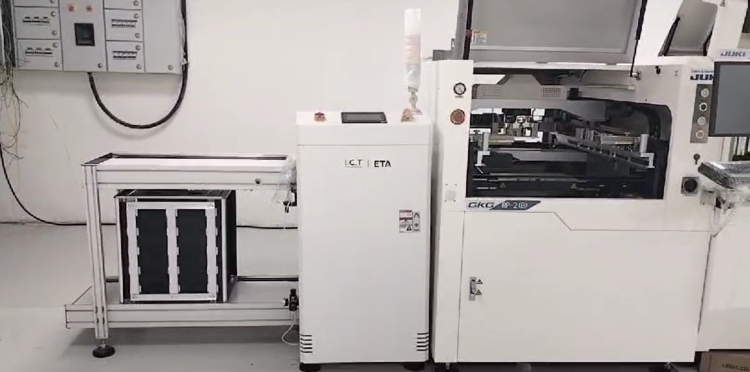 Mașină de manipulare PCB TIC cu Juki