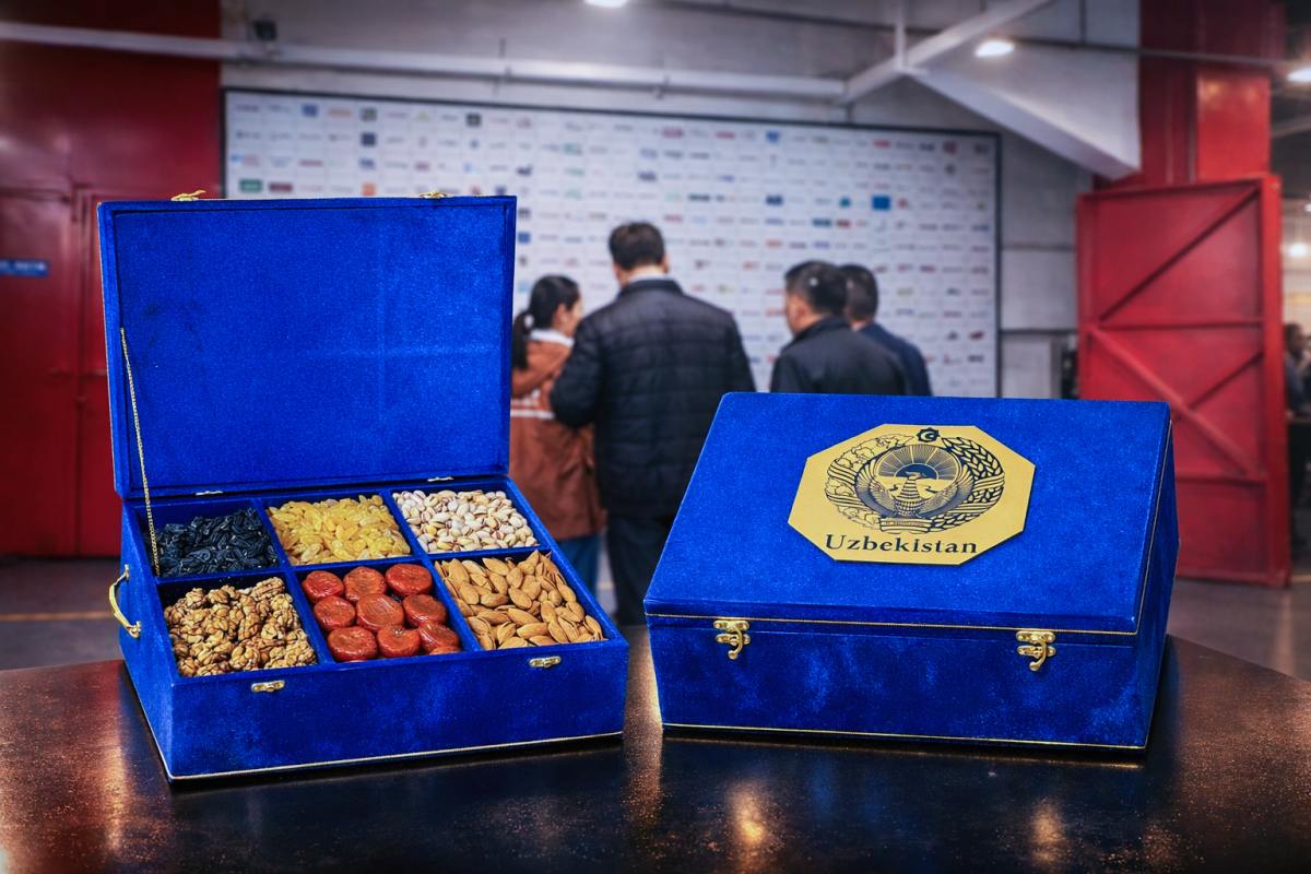 Vizita clienților și un cadou atent de delicatese locale