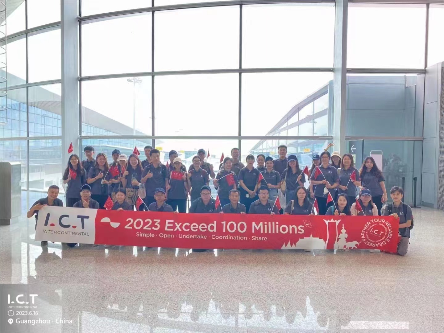 ECHIPA TIC la aeroport