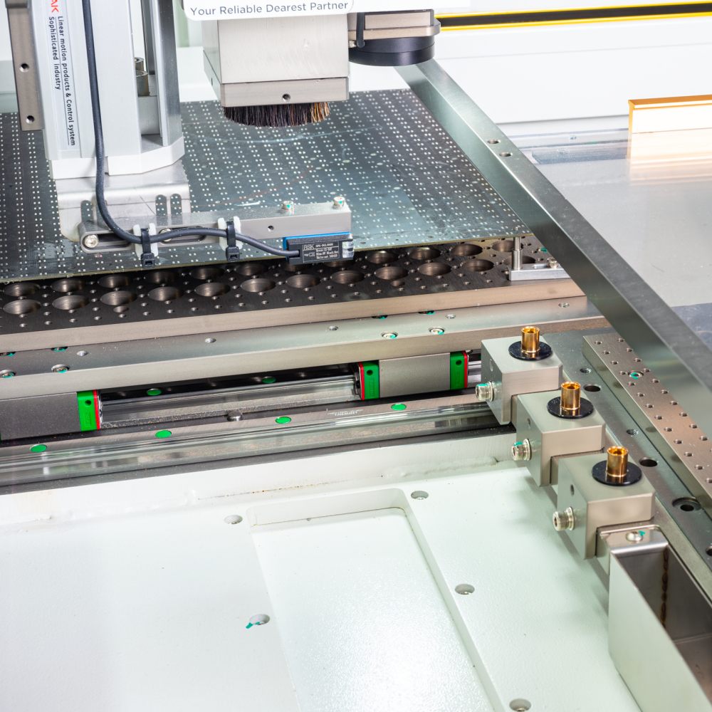 TIC | Mașină de rutare automată CNC PCB Placă de circuite Elite PCB depanelizer ICT-5700N