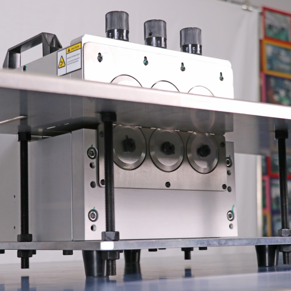 ICT-LS1200 | Separator LED PCB V-Cut Machine