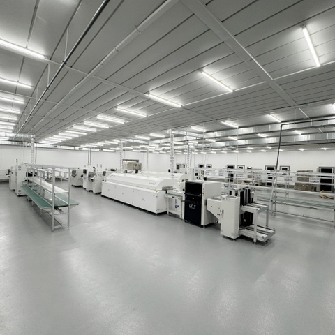 TIC | Linie de asamblare a becurilor LED Mașină semi-automată